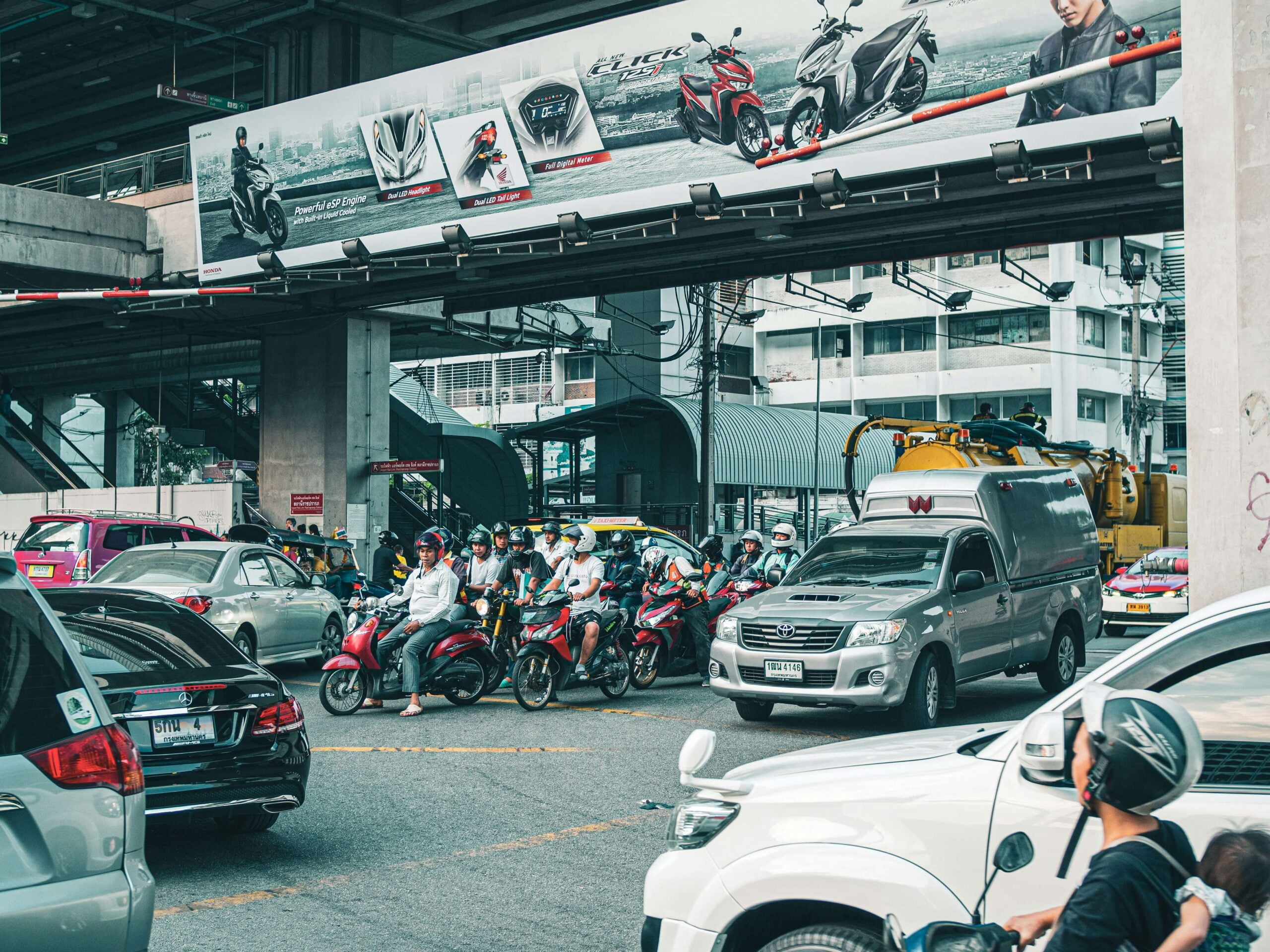 thai trafiic stops vitalijs barilo unsplash